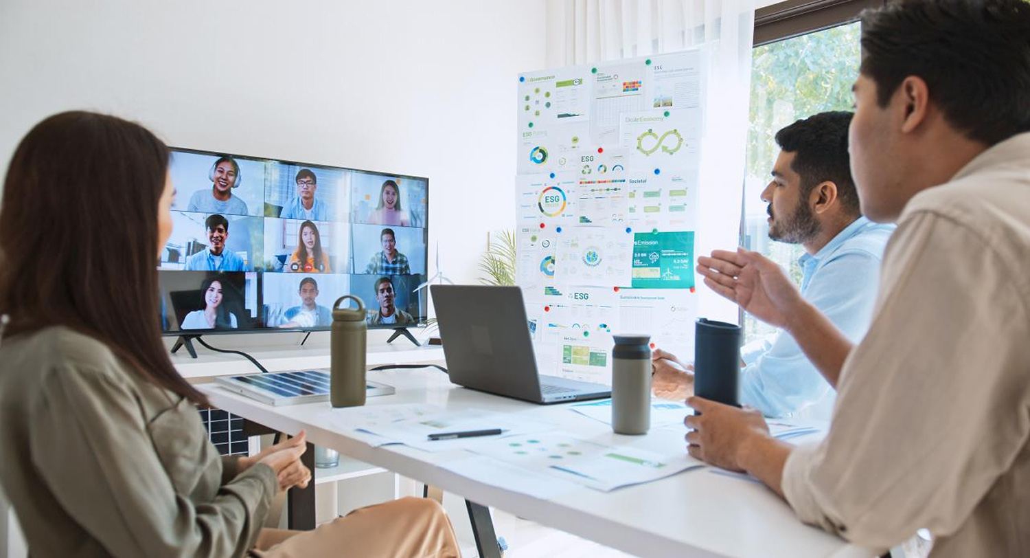 Digital Twins of the Workplace